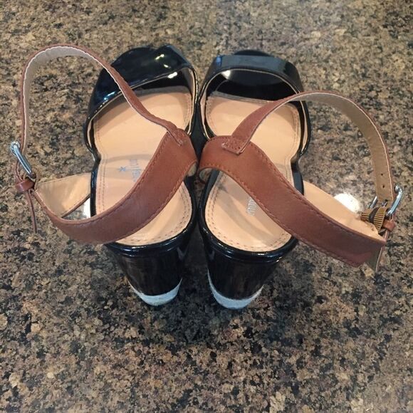 Montego Bay Club Black and Tan Sandals - Picture 3 of 7